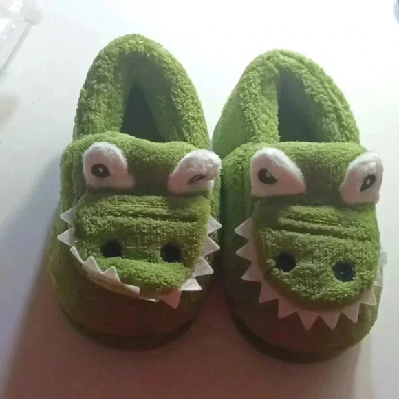 Cartoon cushion shoes..size Toddler 7..NWT..GREEN - Picture 1 of 3